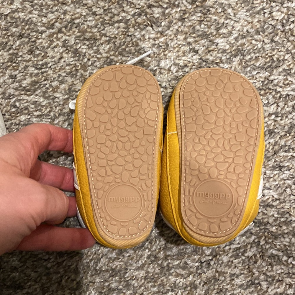 First walker shoe. Yellow - Picture 4 of 5